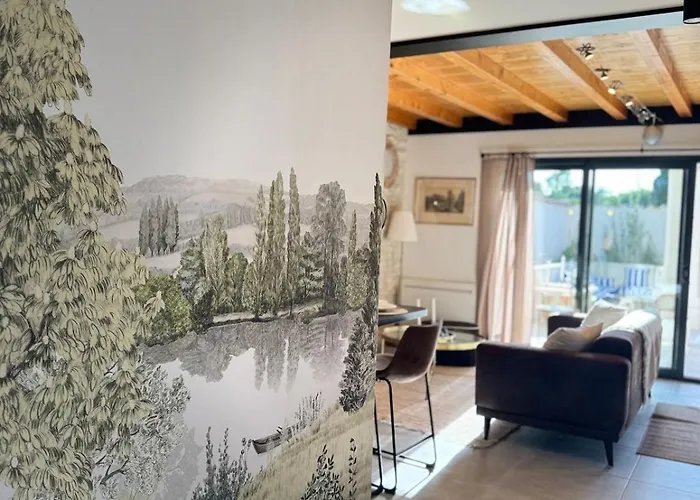 Holiday home Maison Des Passeroses